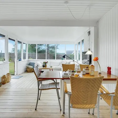 Beautiful In With Kitchen Holiday home